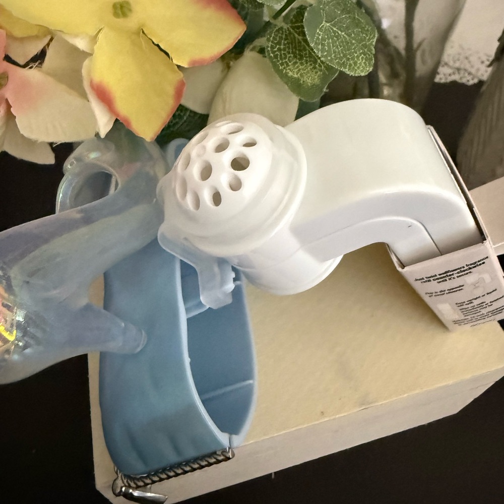 ππ©΅ BATH & BODY WORKS DISNEY PRINCESS CINDERELLA SLIPPER WALLFLOWER PLUG-IN. NEW - Picture 4 of 7